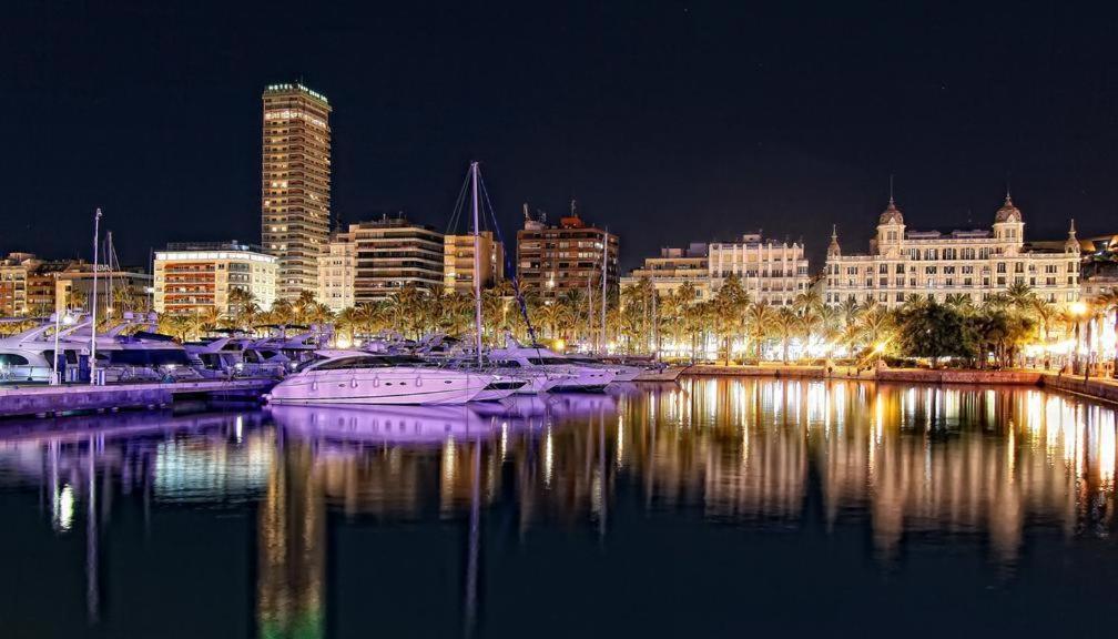 Vistas al Mar: Beachfront Getaway with Pool and Sports Facilities Alicante Exterior photo